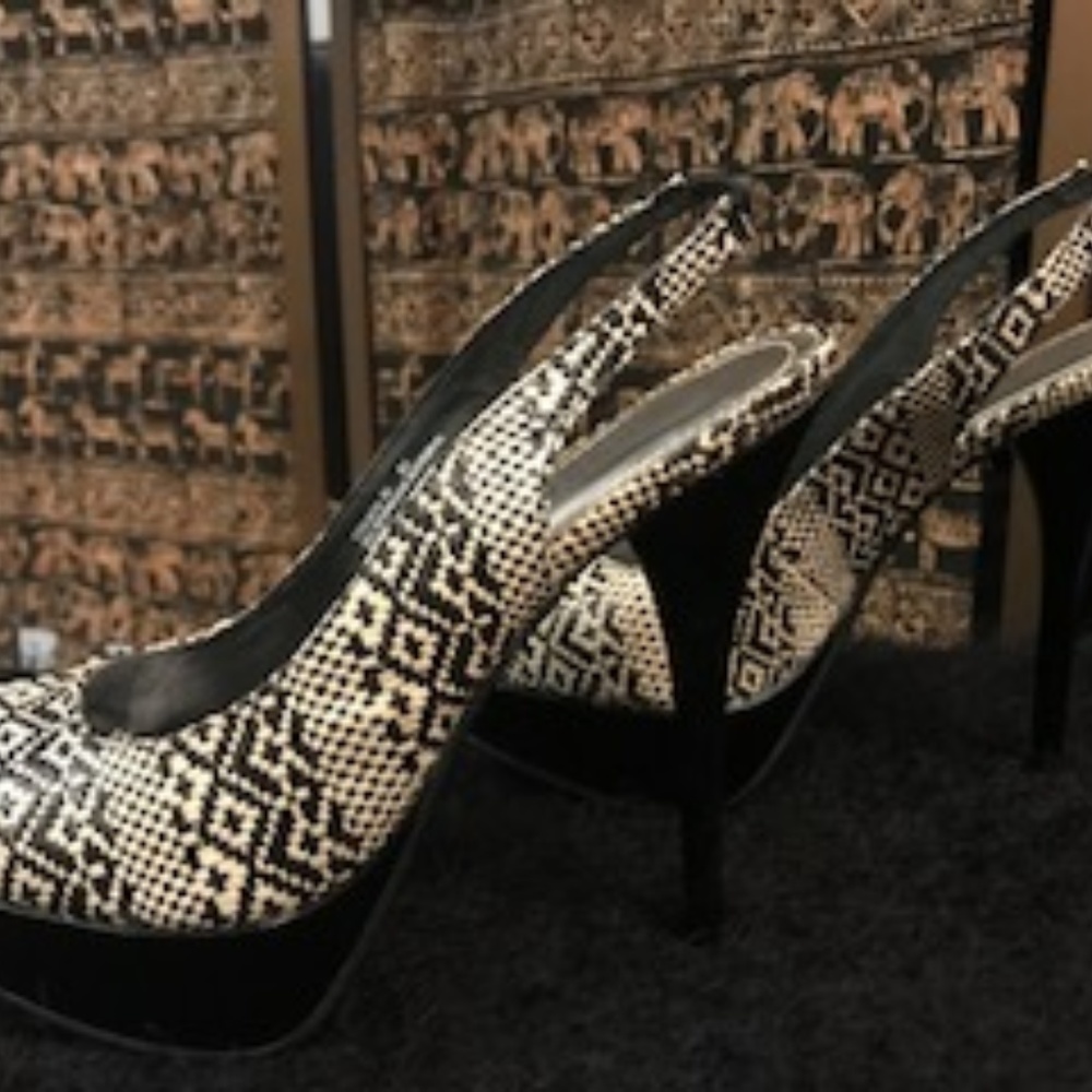 3/30 Black & white tribal print Bamboo slingbacks
